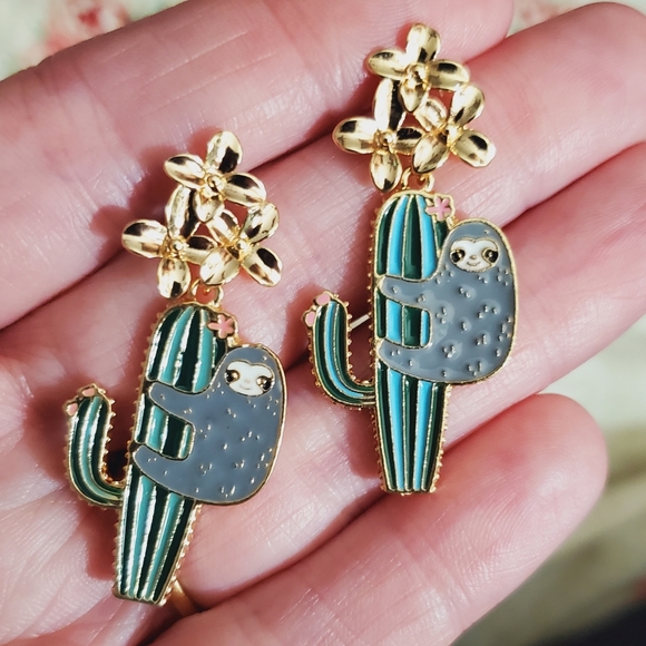 Sloth cactus enamel 18k real gold plated earrings handmade stud dangle artisan - Picture 1 of 11